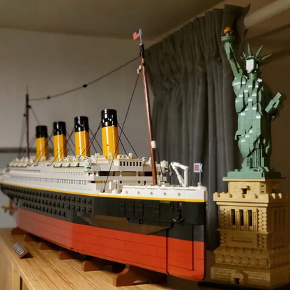 Titanic Large Cruise Boat - 9090pcs