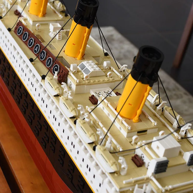 Titanic Large Cruise Boat - 9090pcs