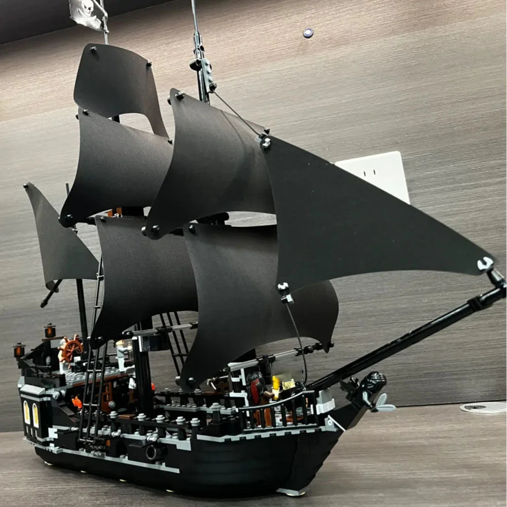 Pirates Of The Caribbean Ship - 875pcs